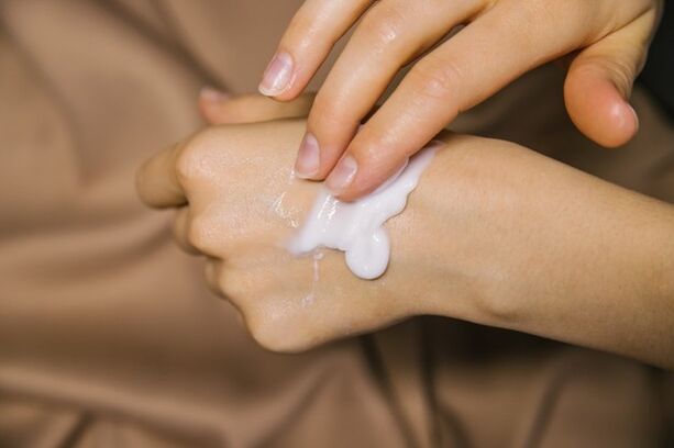 apply antiparasitic drugs to the skin